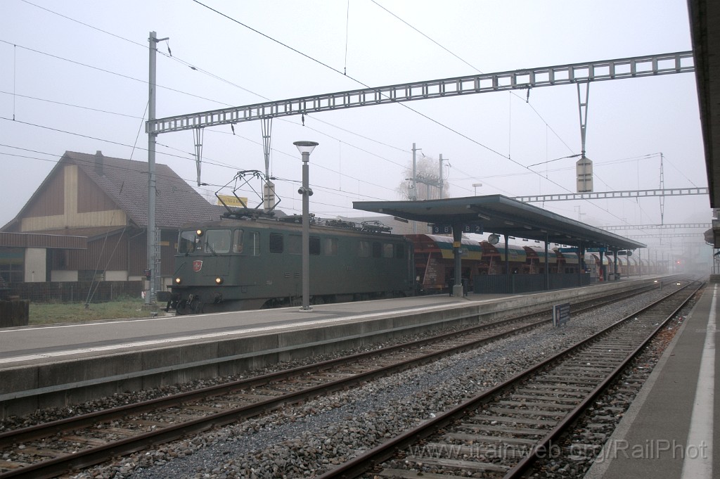 2674-0004-161112.jpg - SBB-CFF Ae 6/6 11518 "Flüelen" / Hinwil 16.11.2012