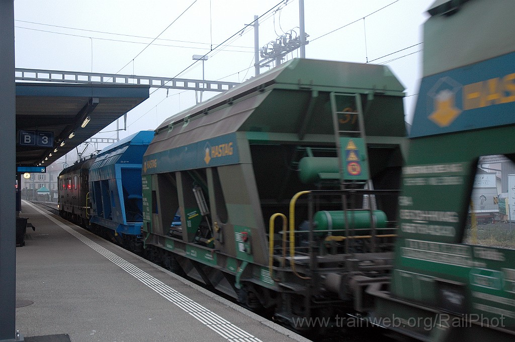 2681-0012-201112.jpg - SBB-CFF Re 6/6 11646 "Bussigny" / Hinwil 20.11.2012