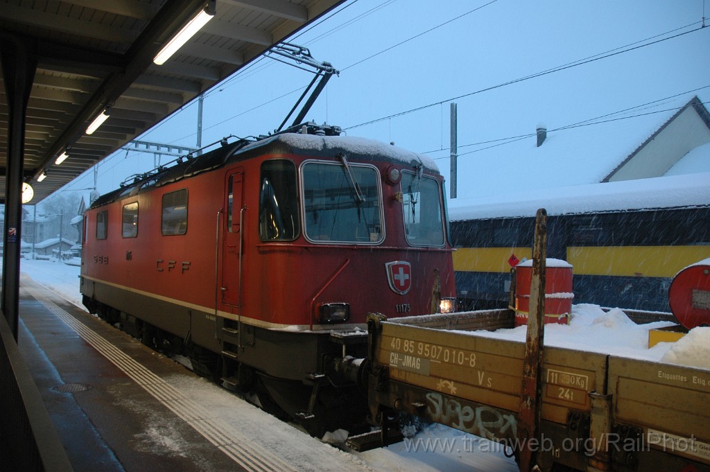 2684-0032-101212.jpg - SBB-CFF Re 4/4'' 11175 / Hinwil 10.12.2012