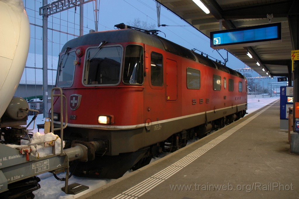 2684-0033-131212.jpg - SBB-CFF Re 6/6 11652 "Kerzers" / Hinwil 13.12.2012