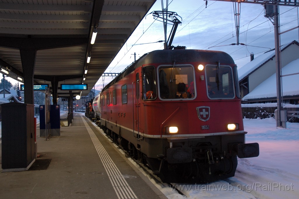 2684-0039-131212.jpg - SBB-CFF Re 6/6 11652 "Kerzers" / Hinwil 13.12.2012