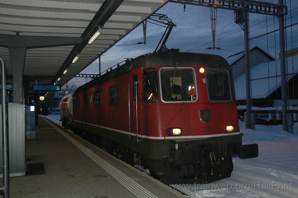 2684-0043-131212.jpg - SBB-CFF Re 6/6 11652 "Kerzers" / Hinwil 13.12.2012