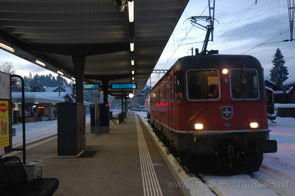2684-0044-131212.jpg - SBB-CFF Re 6/6 11652 "Kerzers" / Hinwil 13.12.2012