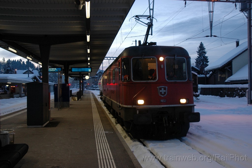 2684-0047-131212.jpg - SBB-CFF Re 6/6 11652 "Kerzers" / Hinwil 13.12.2012