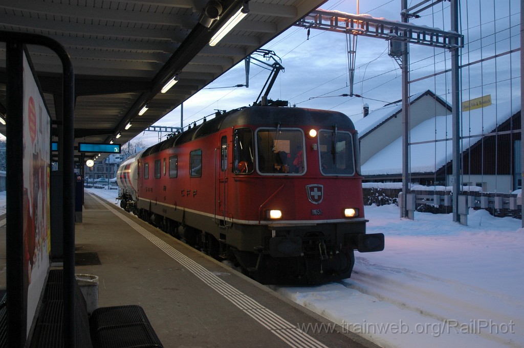 2685-0001-131212.jpg - SBB-CFF Re 6/6 11652 "Kerzers" / Hinwil 13.12.2012