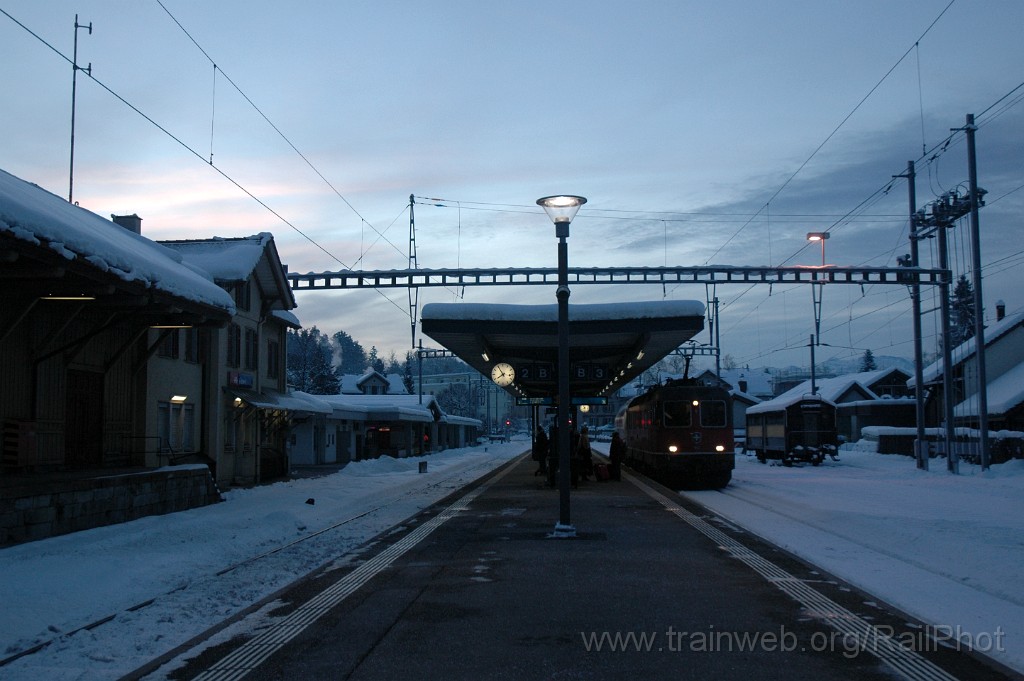 2685-0012-131212.jpg - SBB-CFF Re 6/6 11652 "Kerzers" / Hinwil 13.12.2012
