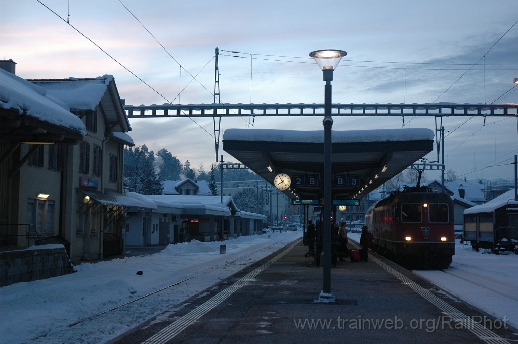 2685-0014-131212.jpg - SBB-CFF Re 6/6 11652 "Kerzers" / Hinwil 13.12.2012