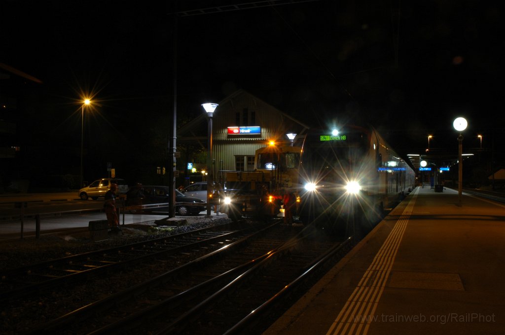 2095-0036-190411.jpg - JMAG VTmaas 40 85 95 81 910-8 + SBB-CFF RABe 514.053-8 / Hinwil 19.4.2011