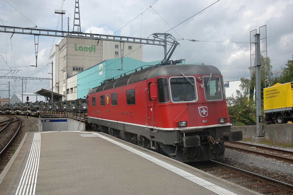 1553-0037-010908.jpg - Re 6/6 11677 «Neuhausen am Rheinfall» / Hinwil 1.9.2008