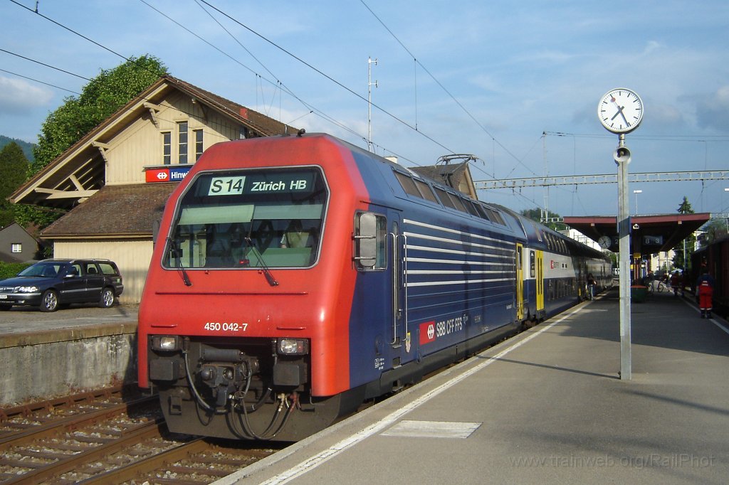 1060-0042-170605.jpg - SBB-CFF Re 450.042-7 «Hettlingen» / Hinwil 17.6.2005