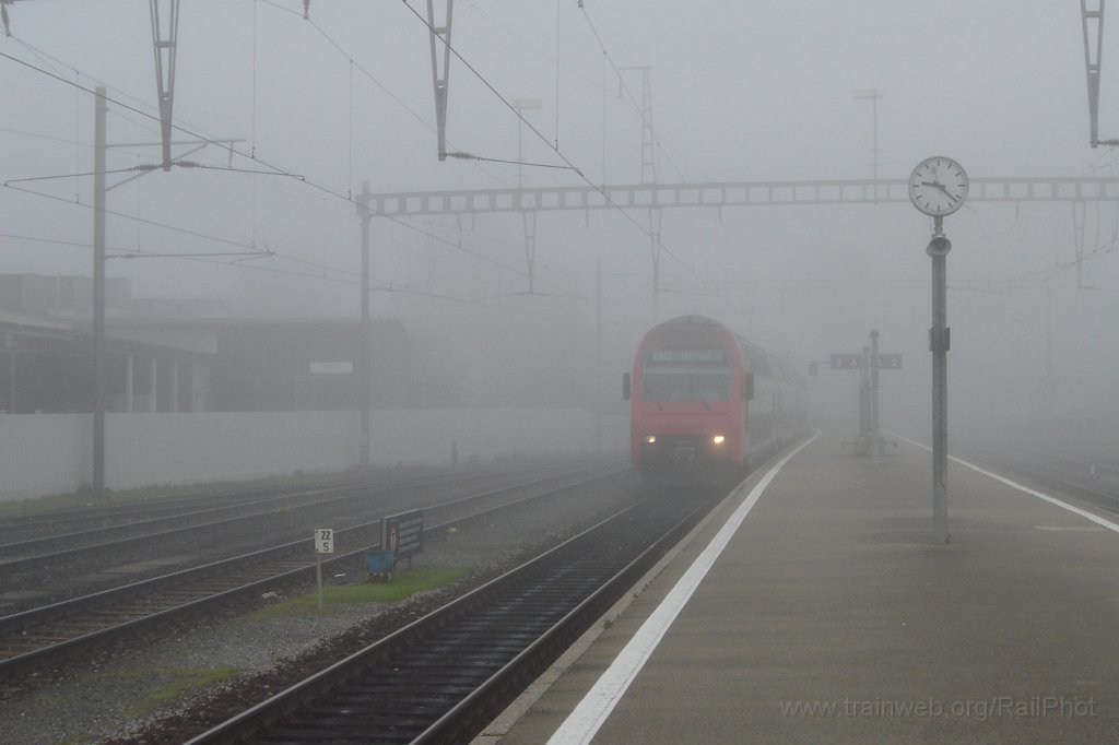 1254-0039-131006.jpg - SBB-CFF Bt (DPZ) 50 85 26-33 984-3 / Hinwil 13.10.2006
