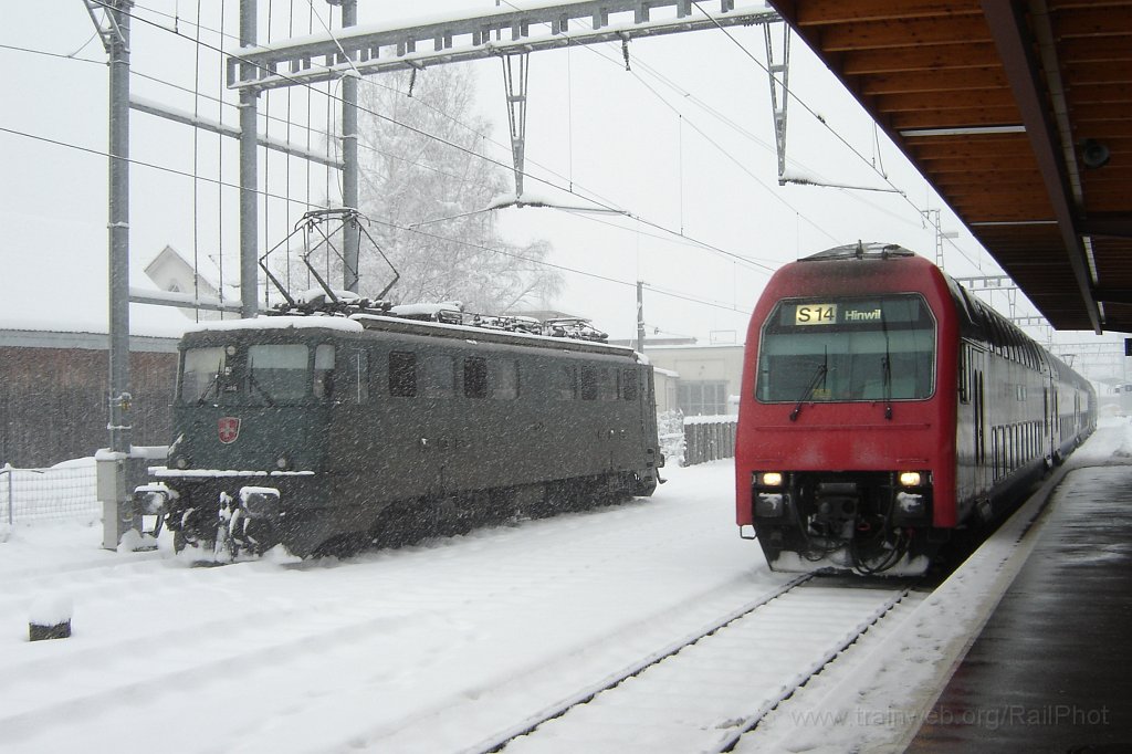 1294-0005-200307.jpg - SBB-CFF Ae 6/6 11518 «Flüelen» + Bt (DPZ) 50 85 26-33 909-0 / Hinwil 20.3.2007