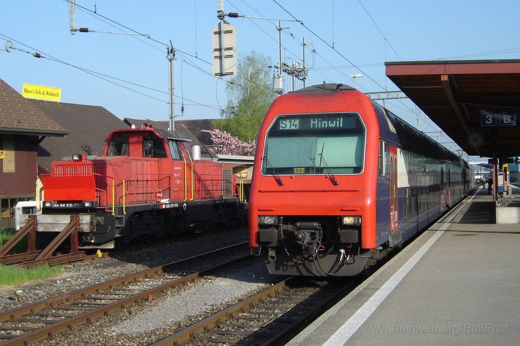 1315-0010-200407.jpg - SBB-CFF Bt (DPZ) 50 85 26-33 935-5 + Am 841.015-1 / Hinwil 20.4.2007