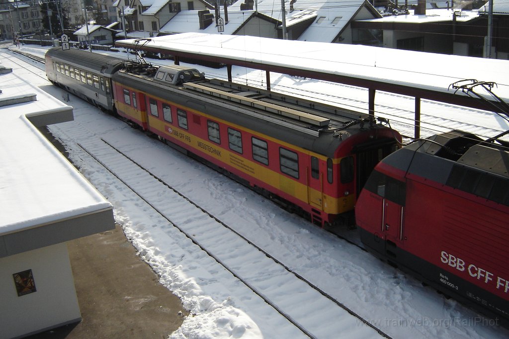 1009-0044-290105.jpg - X 60 85 99-90 106-3 / Hinwil 29.1.2005