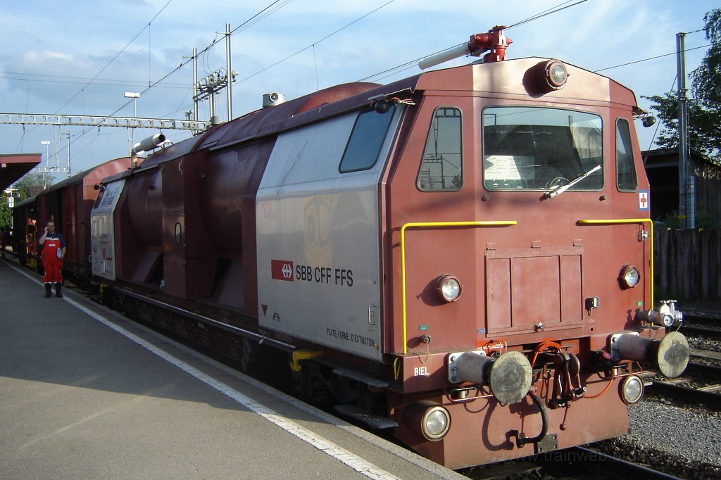 1060-0044-170605.jpg - Xas 80 85 98-02 305-5 / Hinwil 17.6.2005