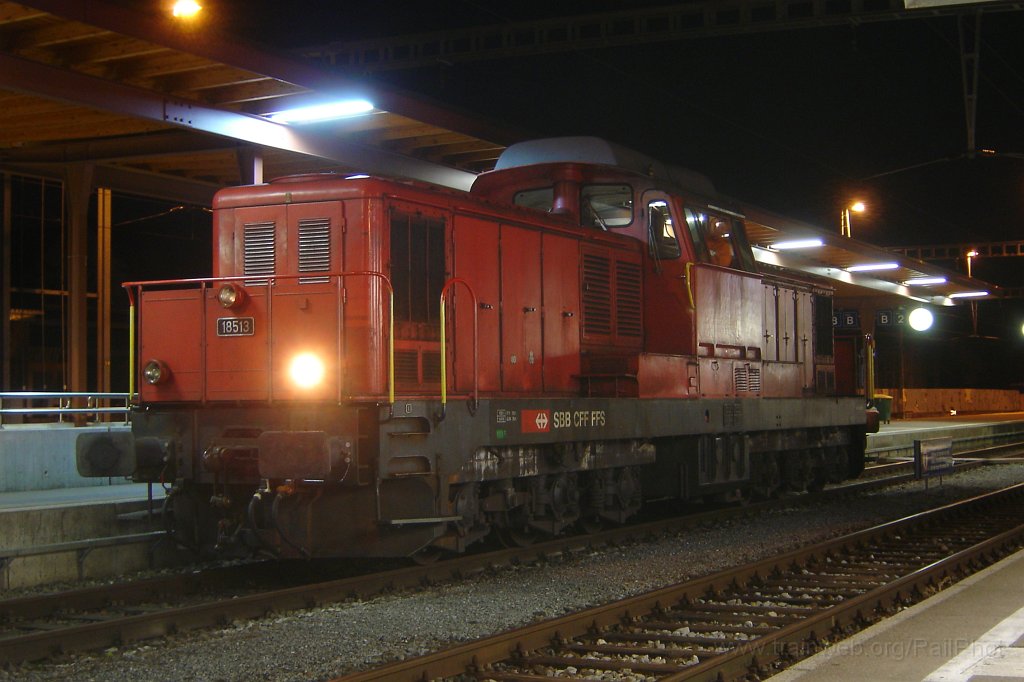 1061-0039-170605.jpg - Bm 6/6 18513 / Hinwil 17.6.2005