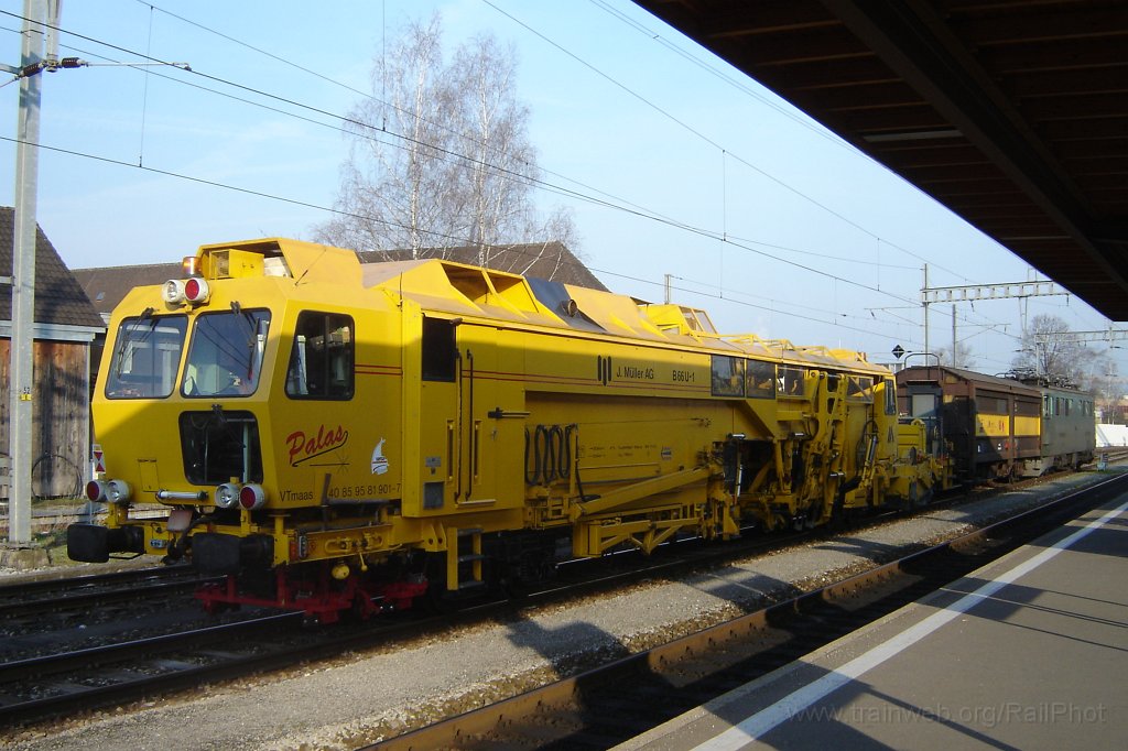 1298-0004-300307.jpg - Müller VTmaas 40 85 95-81 901-7 + SBB-CFF Ae 6/6 11505 / Hinwil 30.3.2007