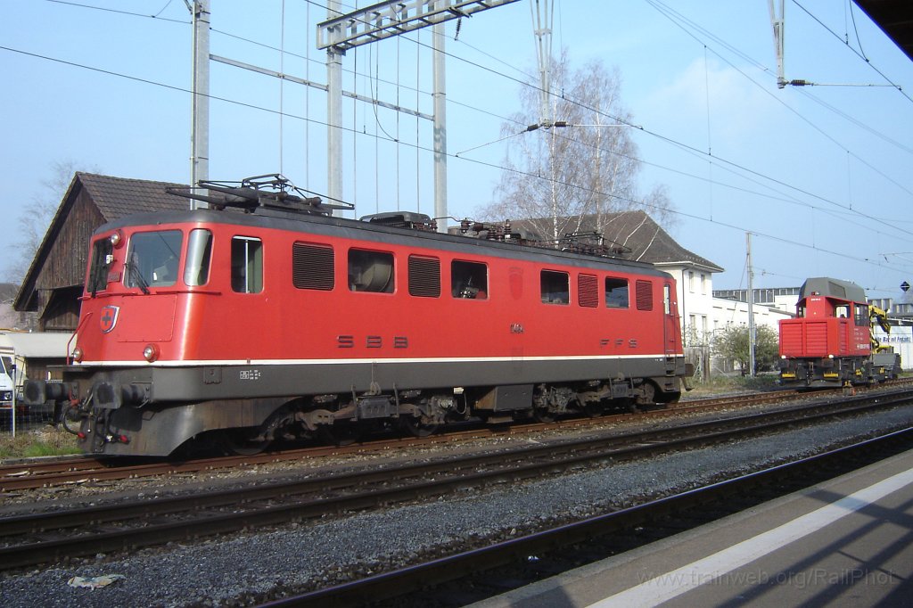1305-0004-050407.jpg - Ae 6/6 11464 «Erstfeld» + Tm 234.111-3 / Hinwil 5.4.2007
