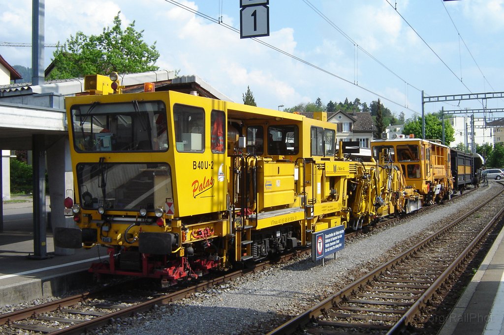 1327-0010-280407.jpg - Müller VTmas 80 85 95-81 904-2 + VTmas 40 85 98-81 904-8 / Hinwil 28.4.2007