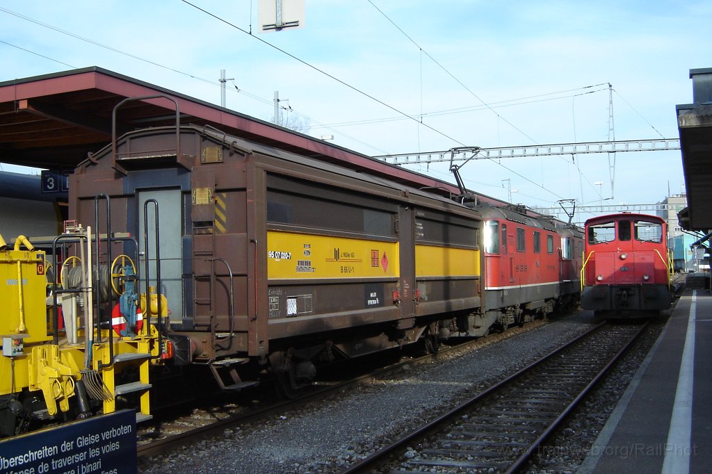 1456-0035-190308.jpg - SBB-CFF Tm IV 8776 + Re 4/4''' 11356 + Müller Vs 40 85 95-07 020-7 / Hinwil 19.3.2008