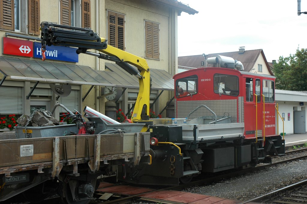 1555-0031-040908.jpg - SBB-CFF Tm 232.013-3 + Xs 40 85 95-71 735-1 / Hinwil 4.9.2008