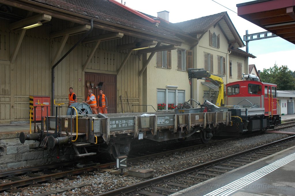 1555-0035-040908.jpg - SBB-CFF Tm 232.013-3 + Xs 40 85 95-71 735-1 / Hinwil 4.9.2008