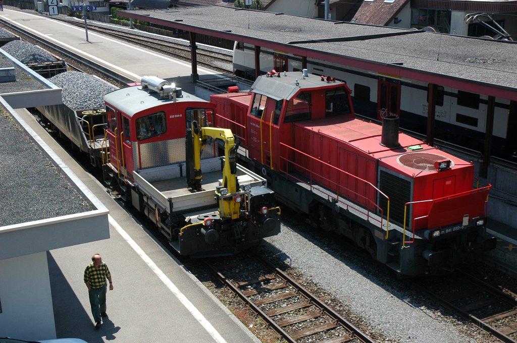 1914-0019-230610.jpg - SBB-CFF Tm 232.044-8 + Am 841.032-6 / Hinwil 23.6.2010