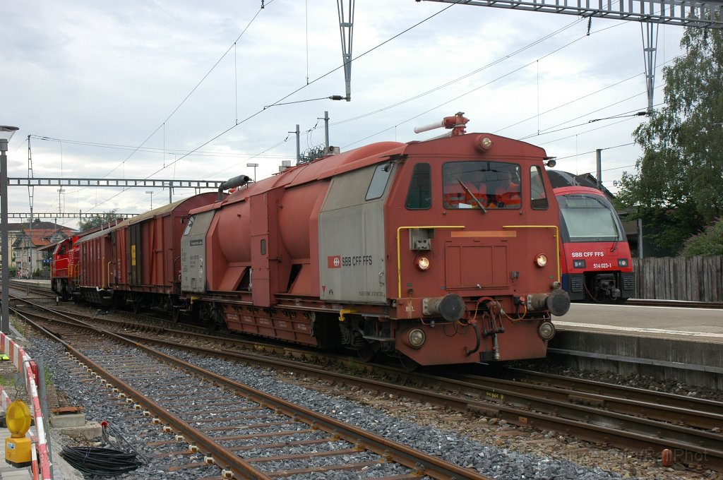 1957-0022-280710.jpg - SBB-CFF XAs 80 85 98 02 307-1 «Brugg / Wasserschloss» / Hinwil 28.7.2010