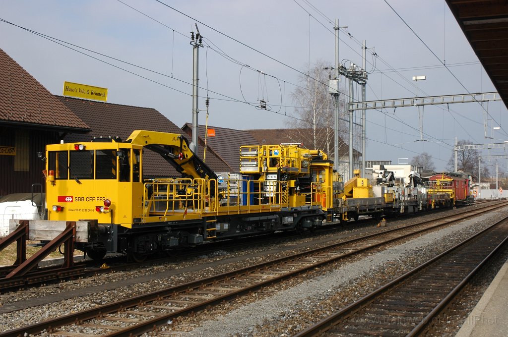 2072-0045-030311.jpg - SBB-CFF XTmass 99 85 9236 061-9 + XTms 40 85 95 88 830-1 + VTms 40 85 958 1347-3 «Krani 7» + Xs 40 85 95 58 681-4 + Xs 40 85 95 48 756-7 + Tm 234.214-5 / Hinwil 3.3.2011