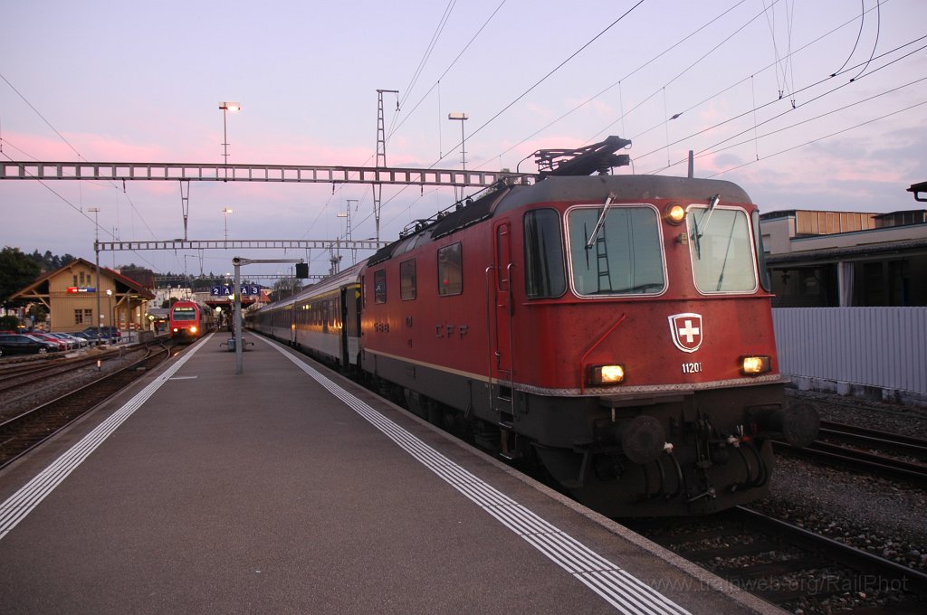1564-0050-200908.jpg - Re 4/4" 11201 / Hinwil 20.9.2008