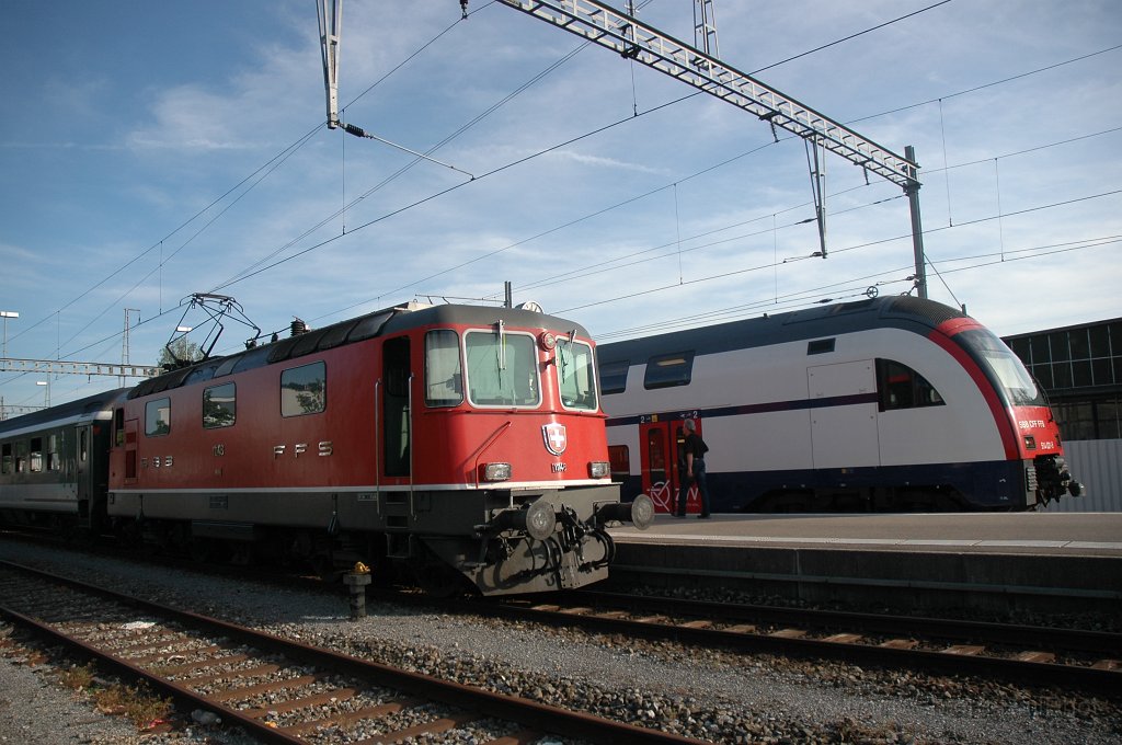 1685-0006-170609.jpg - Re 4/4" 11148 + RABe 514.021-5 / Hinwil 17.6.2009