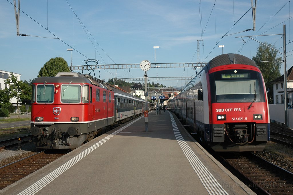 1685-0010-170609.jpg - Re 4/4" 11148 + RABe 514.021-5 / Hinwil 17.6.2009