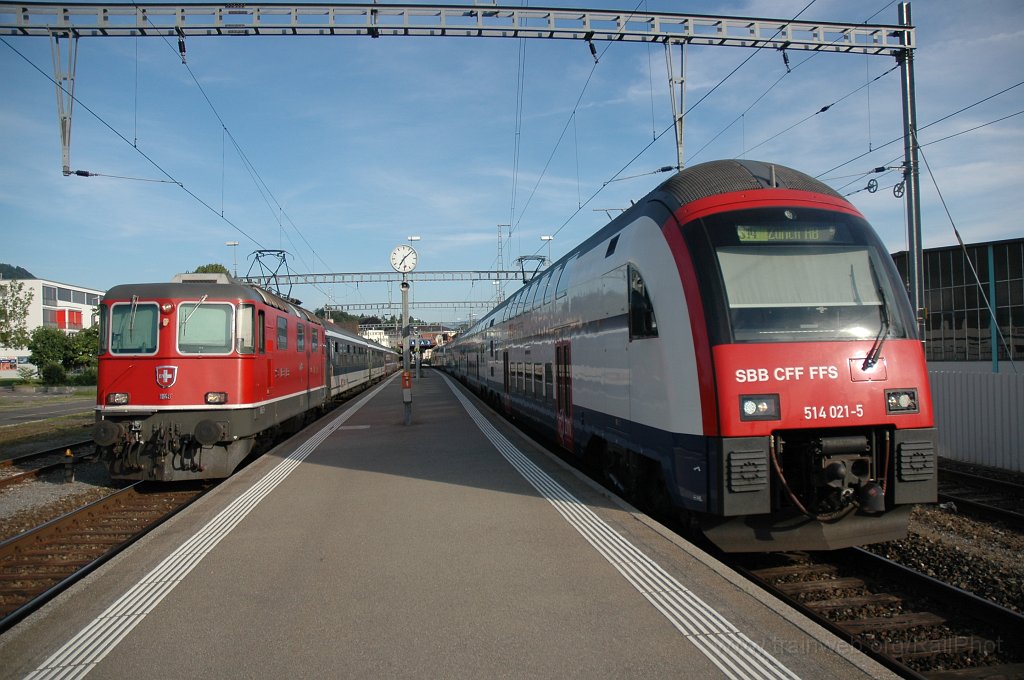 1685-0020-170609.jpg - Re 4/4" 11148 + RABe 514.021-5 / Hinwil 17.6.2009
