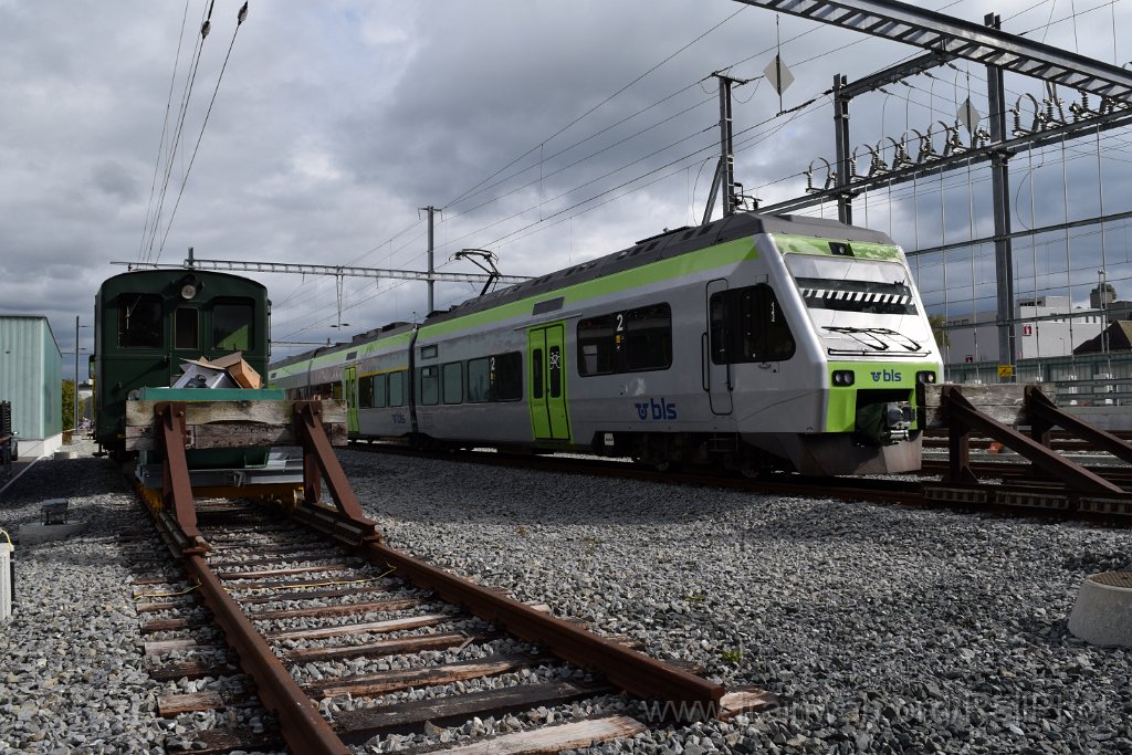 4698-0044-081017.jpg - BLS RABe 525.037-8 / Huttwil 8.10.2017