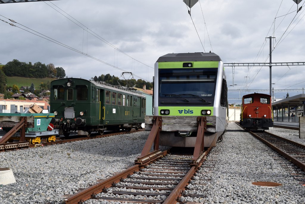 4698-0047-081017.jpg - BLS RABe 525.037-8 + EBT BDe 2/4 240 + VHE Tm IV 9527 / Huttwil 8.10.2017