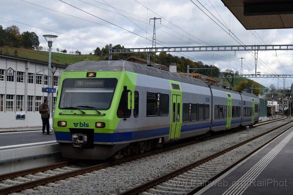 4700-0038-081017.jpg - BLS RABe 525.030-3 / Huttwil 8.10.2017