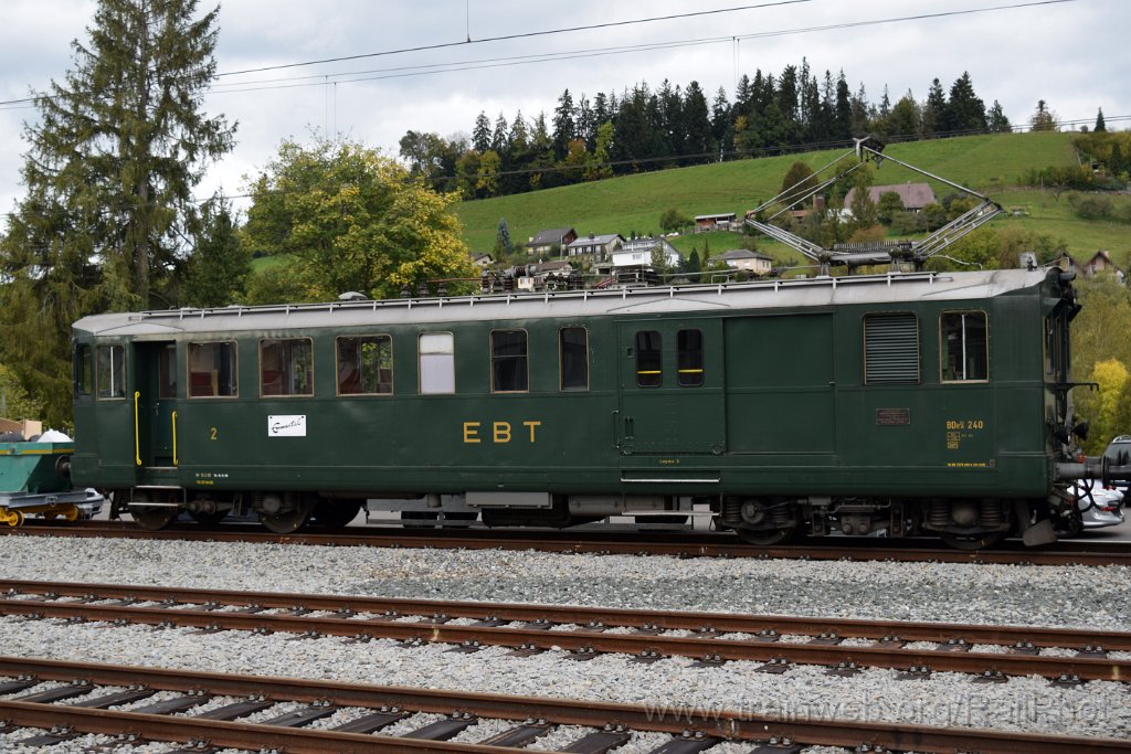 4702-0043-081017.jpg - EBT BDe 2/4 240 / Huttwil 8.10.2017