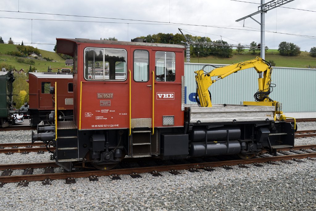 4702-0044-081017.jpg - VHE Tm IV 9527 / Huttwil 8.10.2017