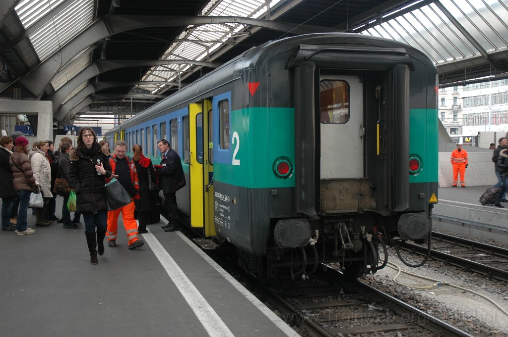 2721-0004-140313.jpg - SBB-CFF B 50 85 20-34 606-7 + B 50 85 20-34 585-3 / Zürich HB 14.3.2013