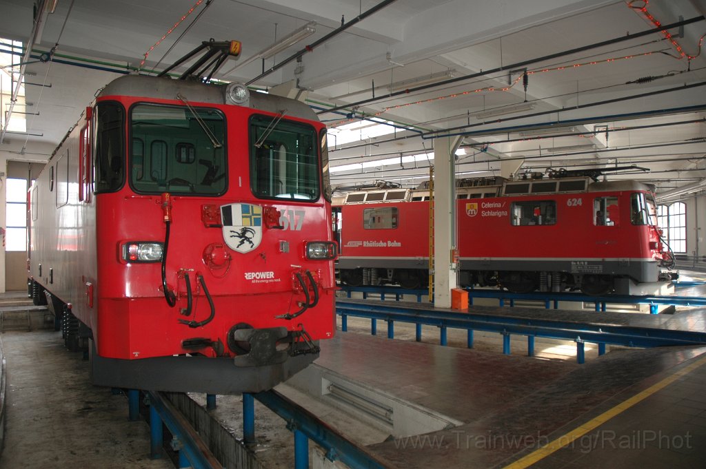 2724-0038-150313.jpg - RhB Ge 4/4'' 617 «Ilanz» + Ge 4/4'' 624 «Celerina / Schlarigna» / Landquart 15.3.2013