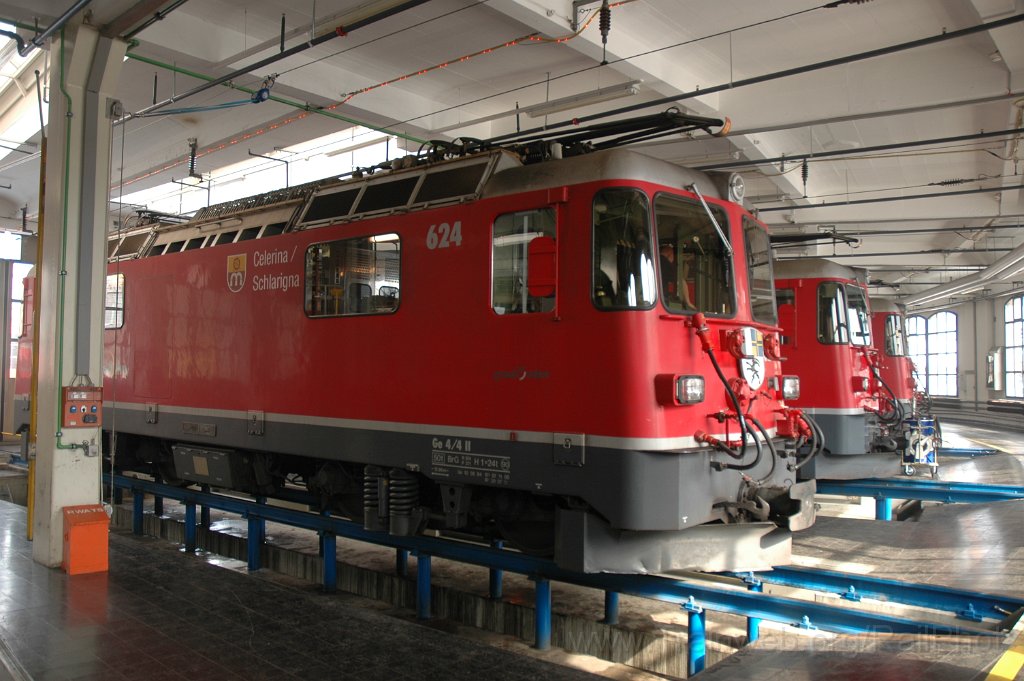 2724-0042-150313.jpg - RhB Ge 4/4'' 624 «Celerina / Schlarigna» + Ge 4/4'' 612 «Thusis» / Landquart 15.3.2013