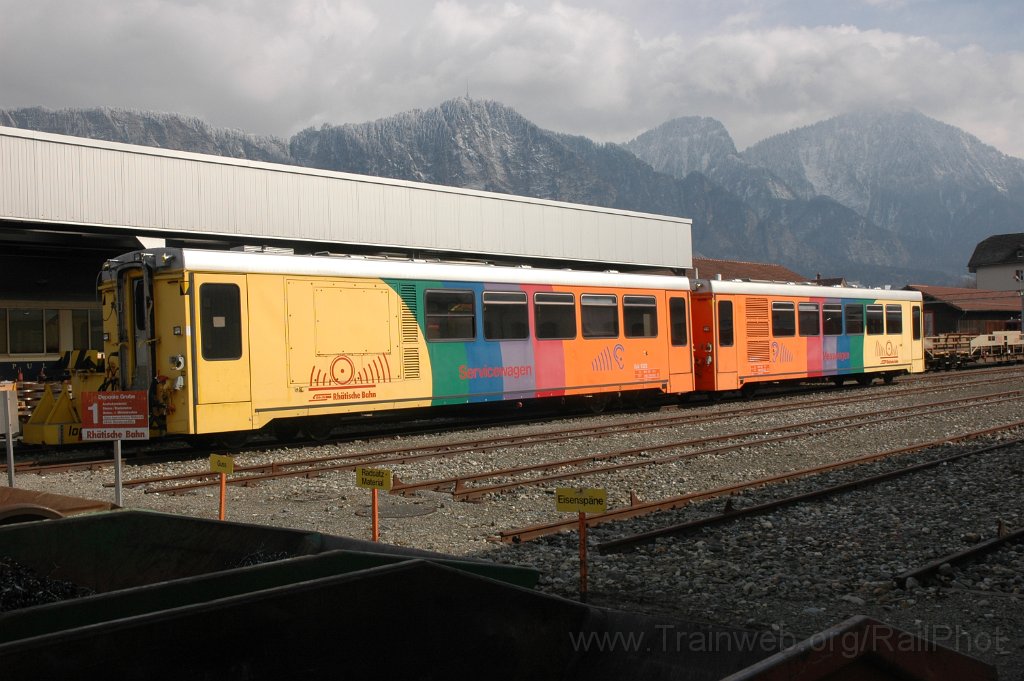 2727-0003-150313.jpg - RhB Xak 9372 «Servicewagen» + Xak 9371 «Messwagen» / Landquart 15.3.2013
