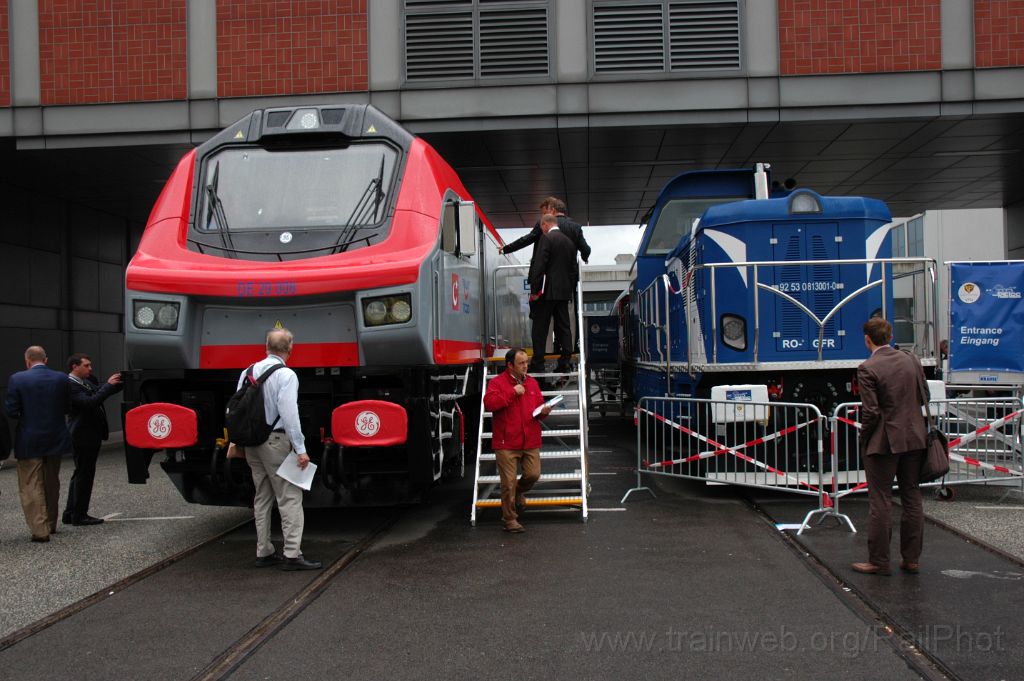 3281-0022-250914.jpg - TCDD DE 29.006 + GFR 81.3001 "Terra Nova" / Berlin Messe (Innotrans) 25.9.2014