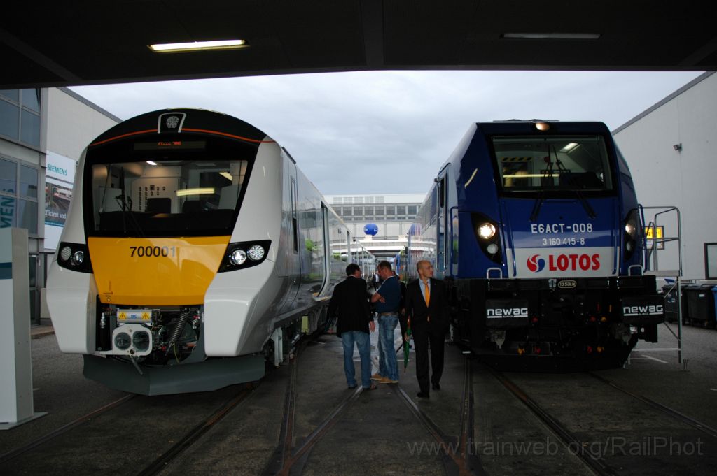 3287-0006-250914.jpg - Thameslink 700.001 + Lotos E6ACT-008 / Berlin Messe (Innotrans) 25.9.2014