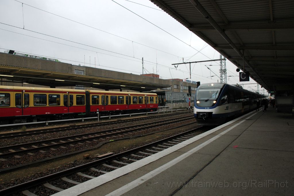 3294-0013-260914.jpg - NEB VT 735 + DBAG 481.134-5 / Berlin-Lichtenberg 26.9.2014