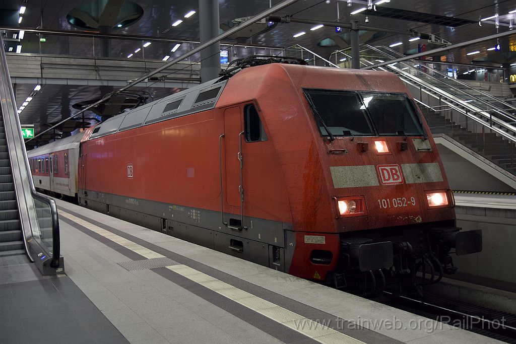 4155-0036-210916.jpg - DBAG 101.052-9 / Berlin Hbf (Tief) 21.9.2016