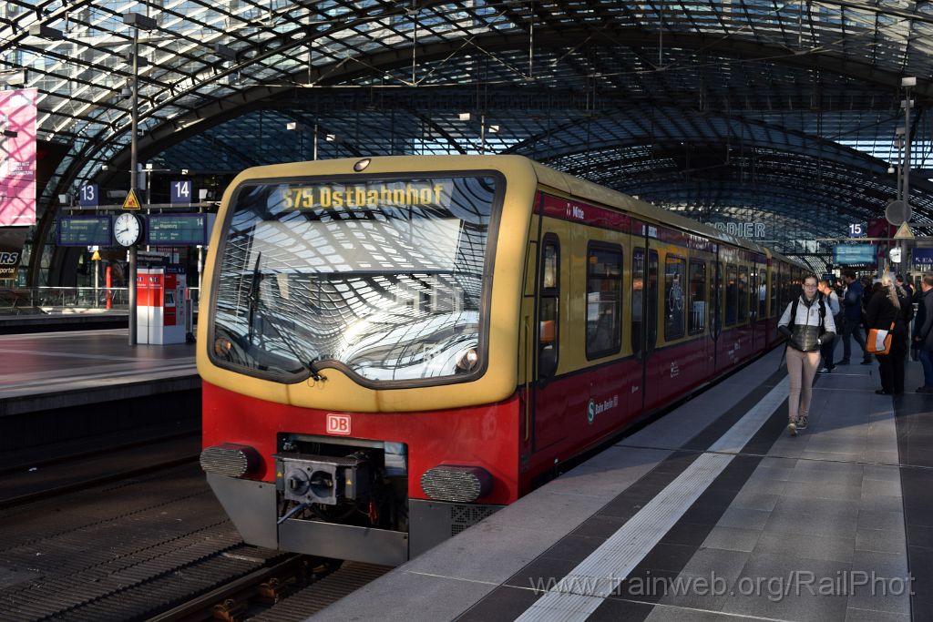 4163-0016-220916.jpg - DBAG 481.220-2 / Berlin Hbf 22.9.2016