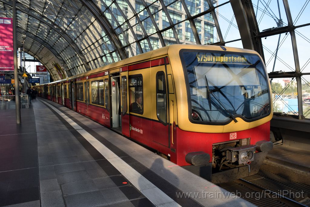 4164-0027-220916.jpg - DBAG 481.140-2 / Berlin Hbf 22.9.2016