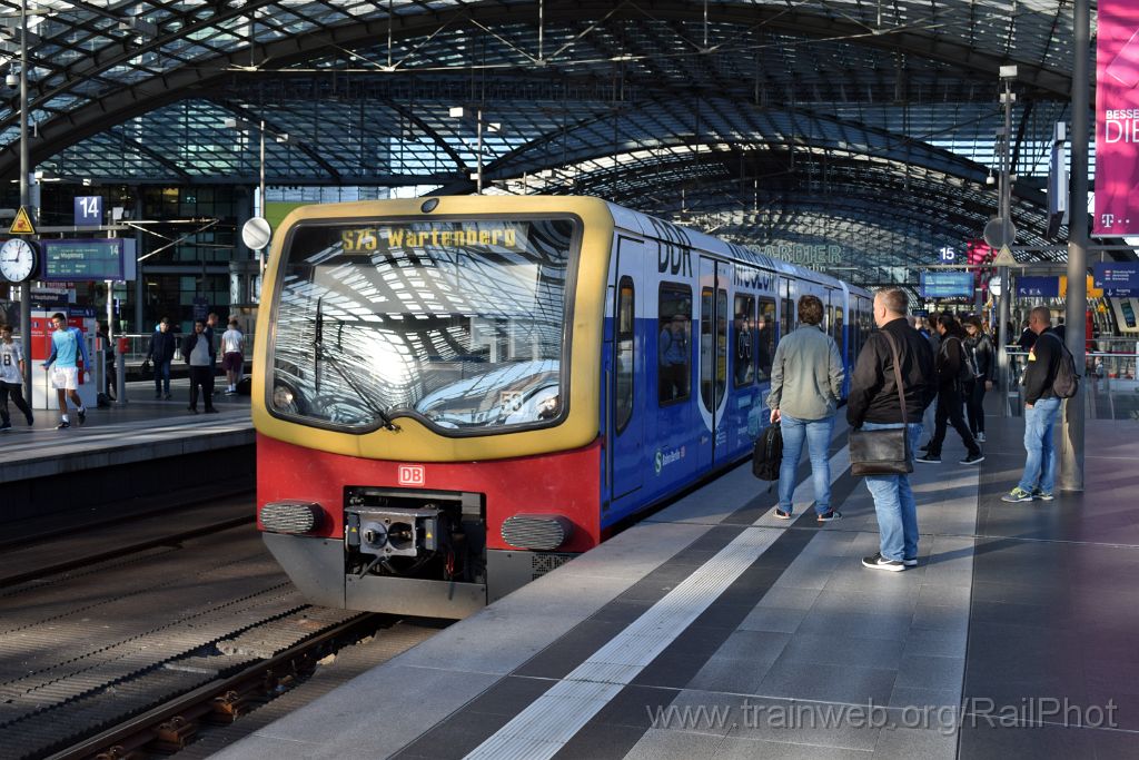 4165-0013-220916.jpg - DBAG 481.223-6 "DDR Museum" / Berlin Hbf 22.9.2016