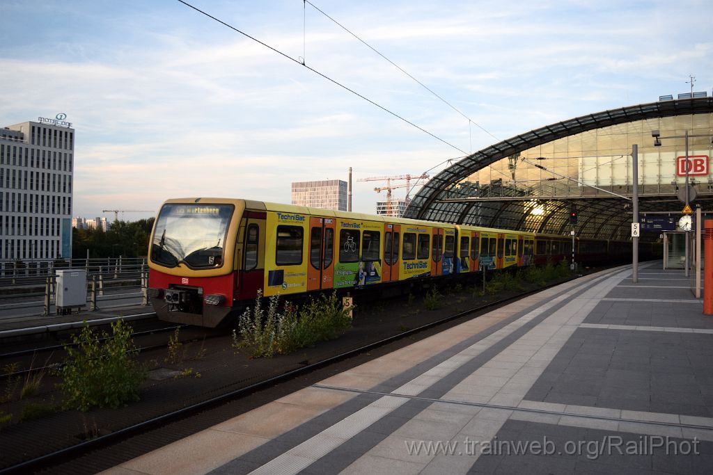 4173-0035-220916.jpg - DBAG 481.468-7 "TechniSat" / Berlin Hbf 22.9.2016
